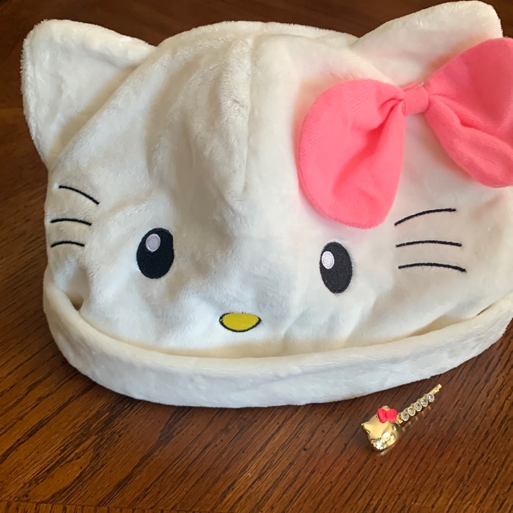 Hello Kitty hat & Hair clip